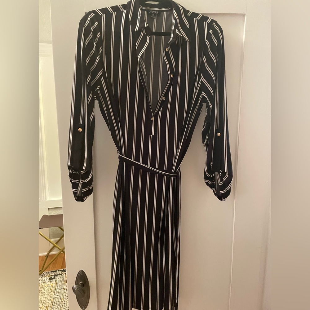 Jones New York size 14 comfortable lightweight knit dress.